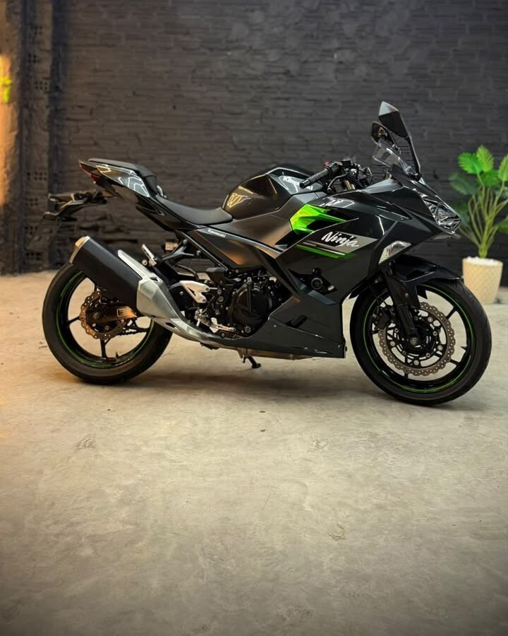 kawasaki-ninja-400-2023-10
