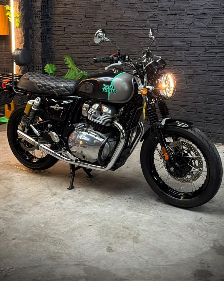 royal-enfield-interceptor-650-2023-08