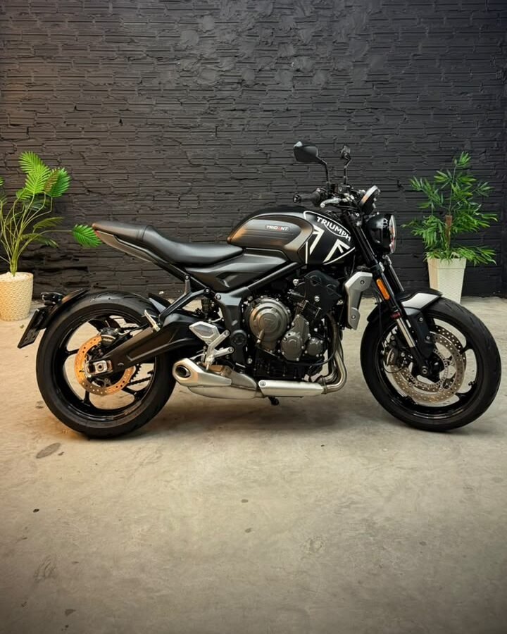triumph-trident-660-2021-01