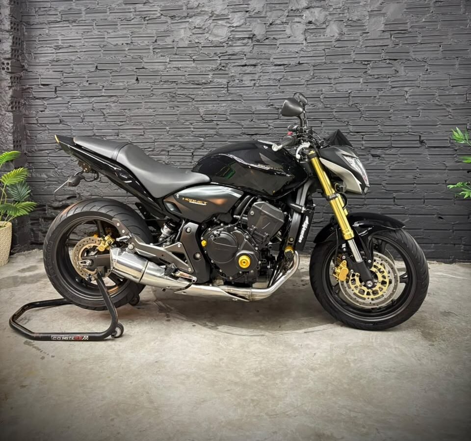honda-hornet-2014-01